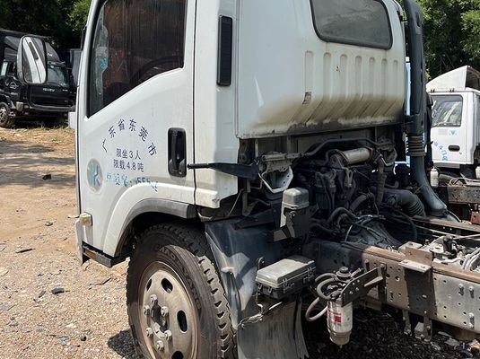 Used Cargo Truck ISUZU ELF 600P 700P Light Truck 175hp Diesel Engine 4KH1 With 3 Seats And 2 Doors
