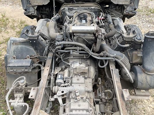 Isuzu used truck lorry 4KH1Diesel Engine Cargo Truck With 2 Doors For Heavy Duty Transportation