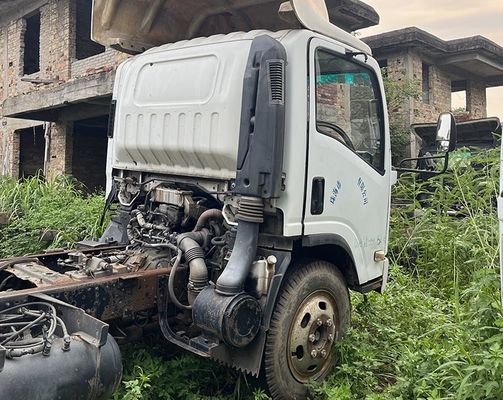 Used truck Isuzu ELF 600p Cargo Truck 4KH1 Diesel Engine And White Body