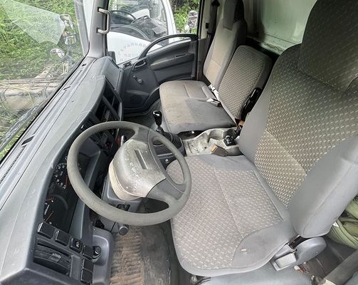 Used truck Isuzu ELF 600p Cargo Truck 4KH1 Diesel Engine And White Body