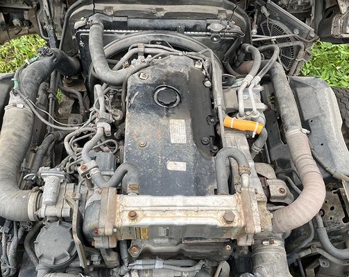 Used truck Isuzu ELF 600p Cargo Truck 4KH1 Diesel Engine And White Body