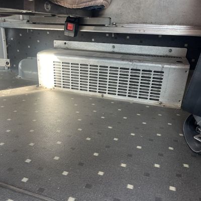 Bulk sale of Yuchai 330 engine double-glazed 63-seat yellow Golden Dragon second-hand buses