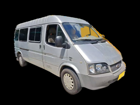 A 5-meter-long 15-seat Jiangling Transit mid-sized bus with a top speed of 120km/h